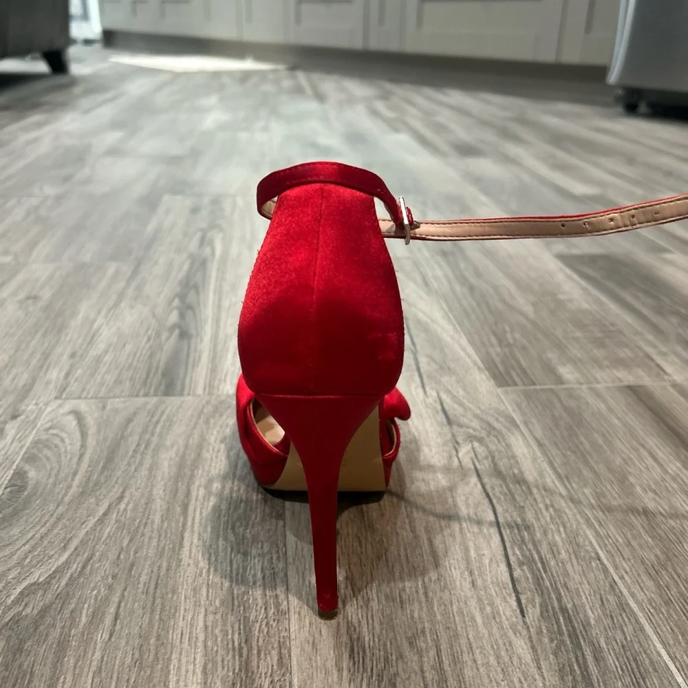 Nina Shoes Red Velvet Heels with Bow Detail - Picture 3 of 5